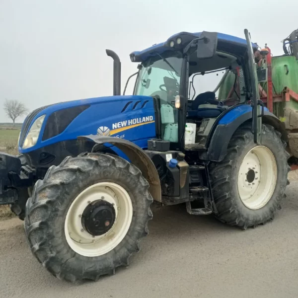 NEW HOLLAND T6