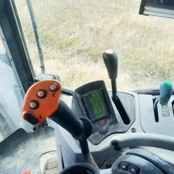 NEW HOLLAND T6