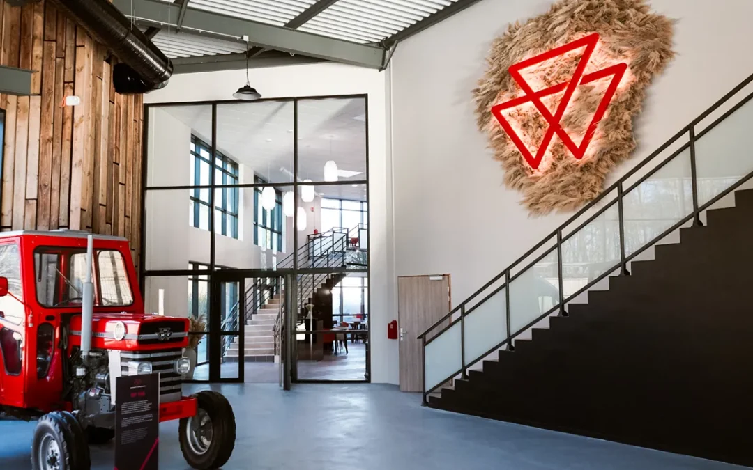 Evelio Suero visita Massey Ferguson Agrispace en Francia